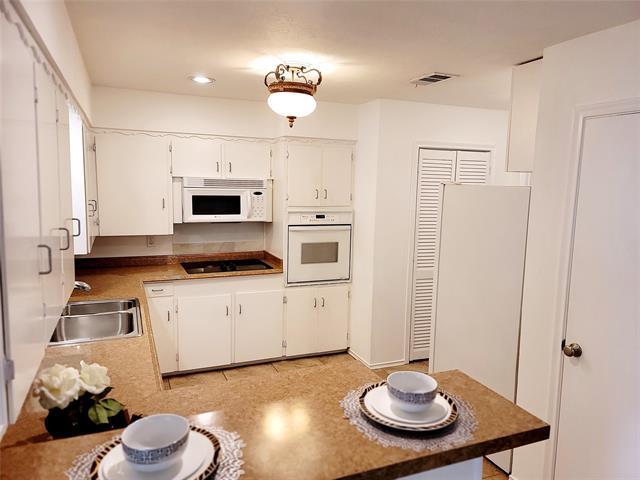 Photo - 7022 Kingsbury Dr