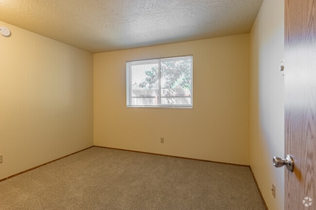 2BR, 1BA - 900 - Second Bedroom