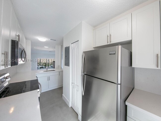 8260 NW 10th St