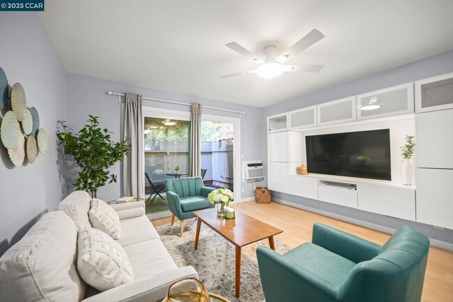 Building Photo - 2560 Walnut Blvd Unit 3