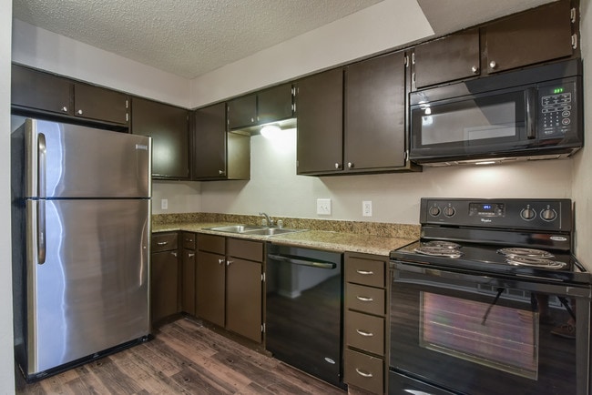 Photo - Knoll Creek Apartments