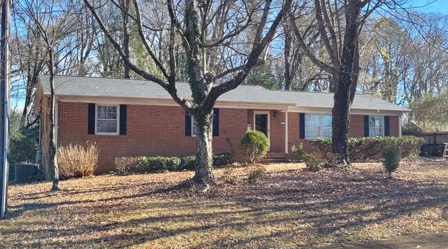 Building Photo - 703 Longview St