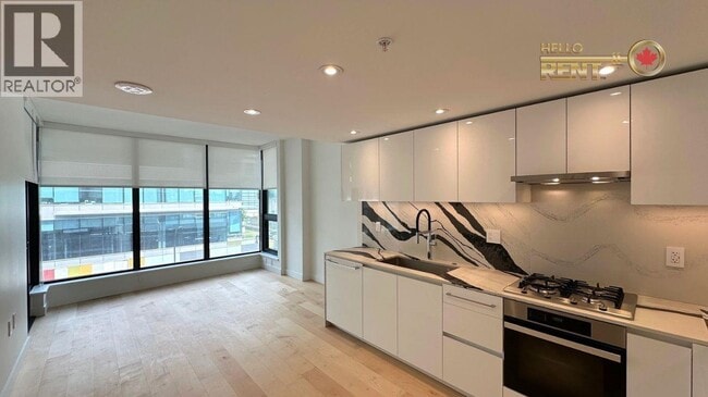 135 13th St E Unit 304