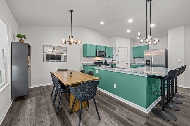 Photo - 1405 Amberlight Cir