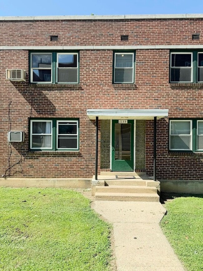Building Photo - 1135 E Orange St Unit J3