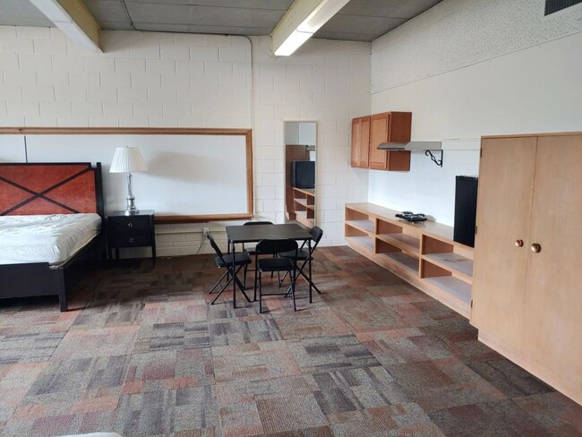 Photo - 310 S East St