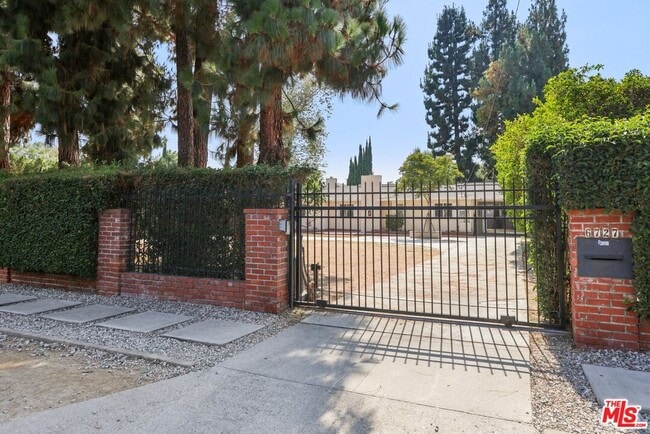 Building Photo - 6727 Orion Ave Rental