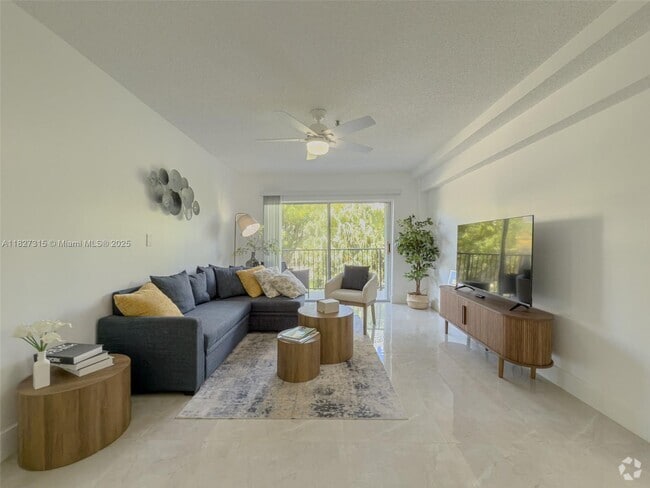 Building Photo - 250 NE 181st St Unit 107 Rental