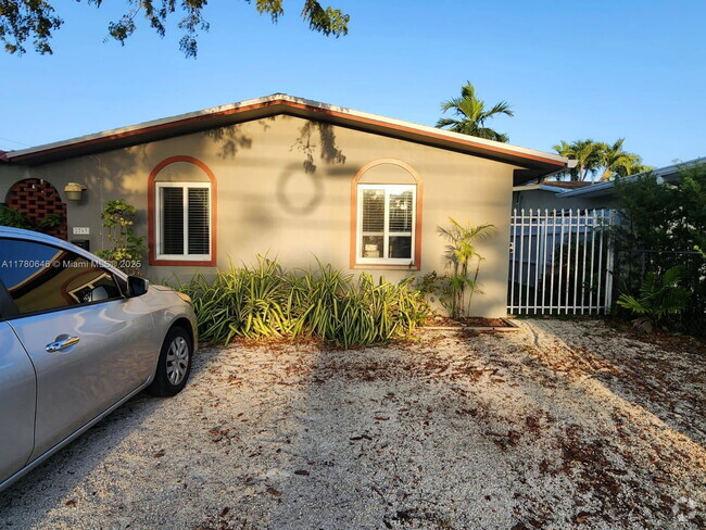 Building Photo - 2763 SW 32nd Ave Unit 2763 Rental