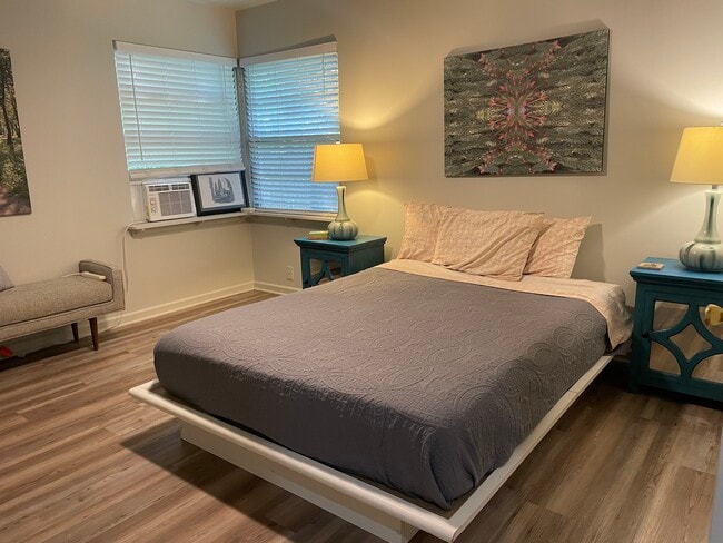Building Photo - Furnished Room Rentals 4-6 month rental Unit 2