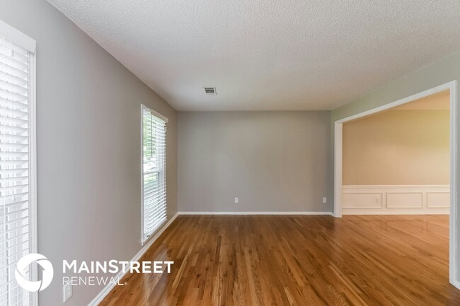 Photo - 353 Cimarron Way