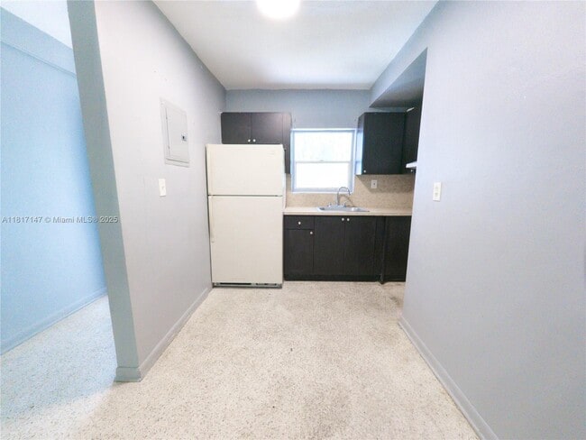 Photo - 2000 NW 29th St Unit 6