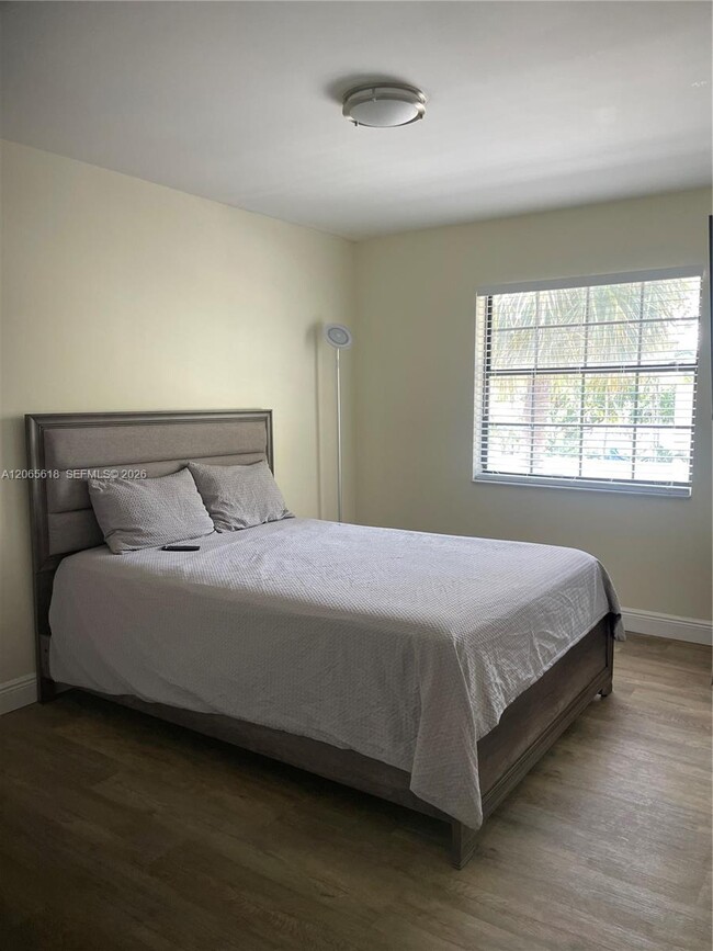 246 Avenue L