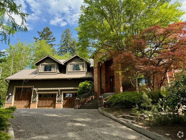 Building Photo - Luxury Estate Retreat in the Heart of Samm... Rental