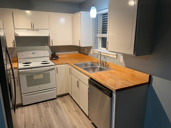 Photo - 5804 186th Ave E