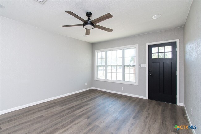 Photo - 605 N Main St