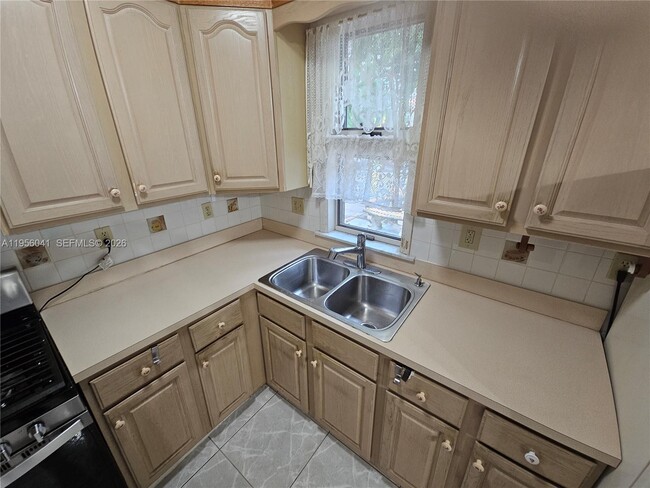 Photo - 2323 Polk St Unidad C