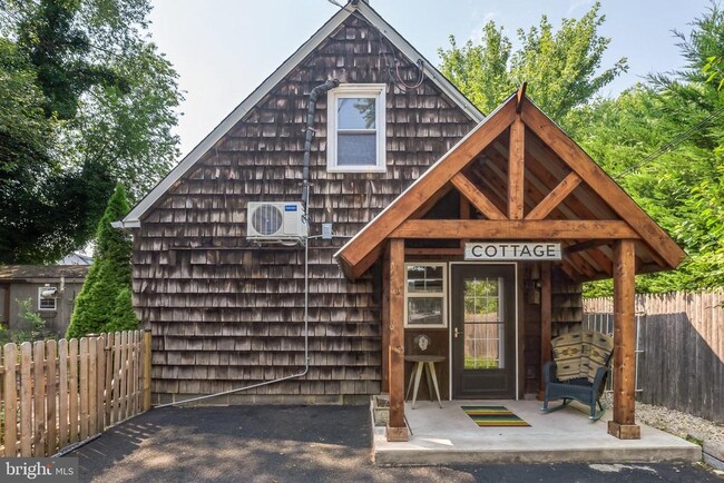 Photo - 808 Monroe Ave