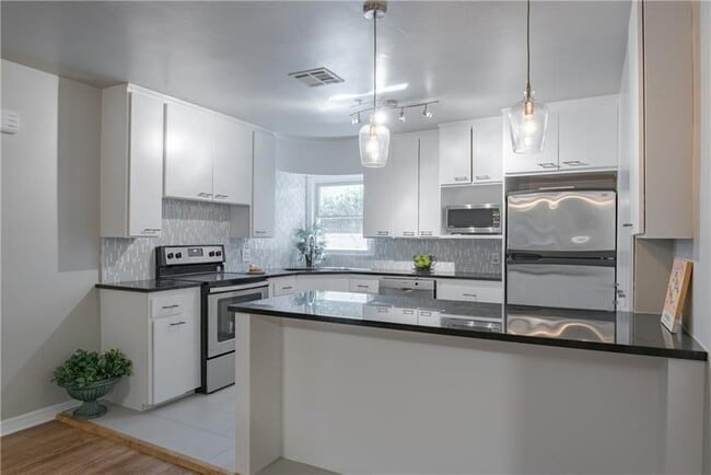 Photo - 4713 N Harvey Pkwy