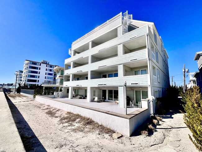 Building Photo - 1703 Beach Terrace Unit 4N