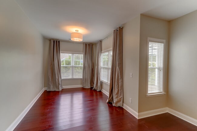 Master bedroom - 2069 Kings Gate Ln Unit 2069