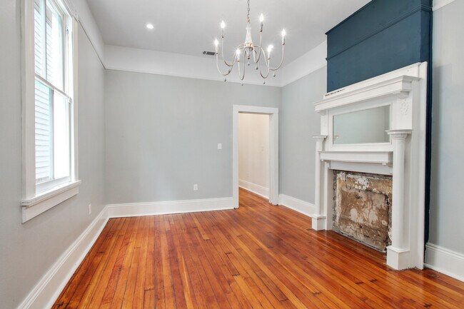 Photo - 3025 Banks- left