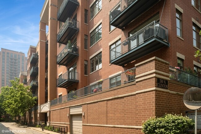 Building Photo - 330 N Clinton St Unit 303 Rental