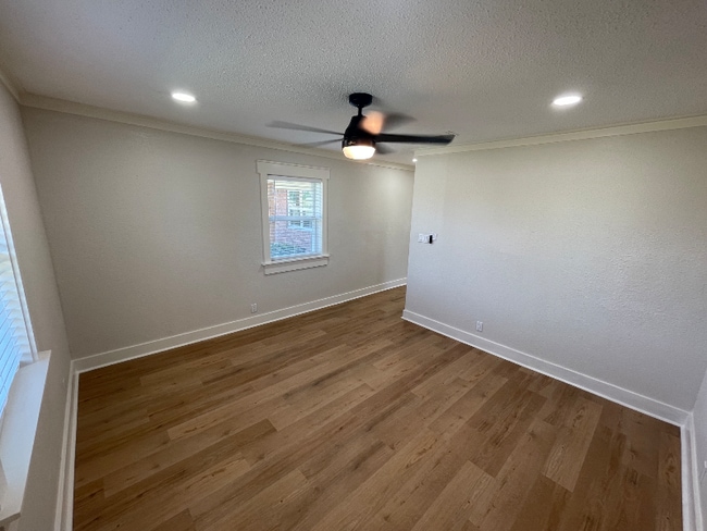 Photo - 604 12th St SE