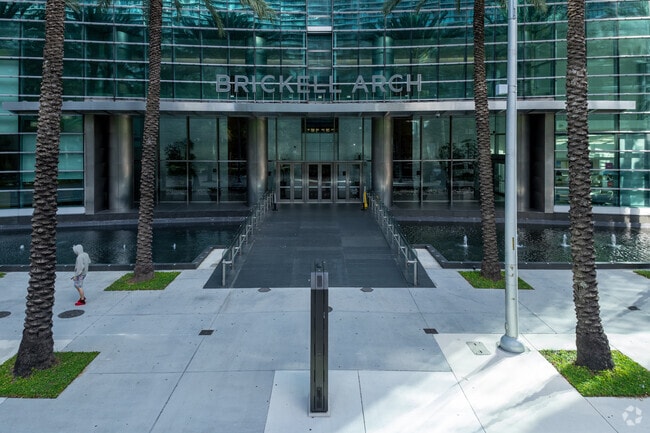 1395 Brickell Ave - Brickell Arch