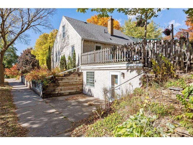 Photo - 3401 Buchanan St NE