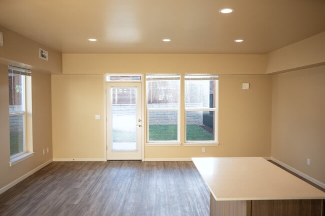 Photo - 5787 Joynak St S