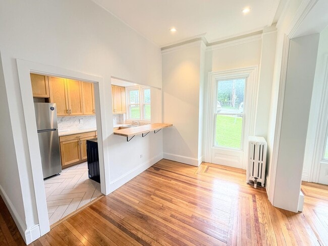 Photo - Newly Renovated 2BR on Sought-After Warren Street with Soaring Ceilings Unit 1