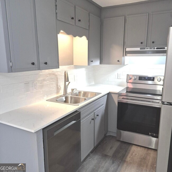 Photo - 190 Springdale Ct