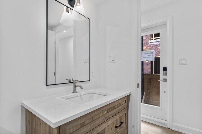 Photo - 887 Somerset St W Unité 103