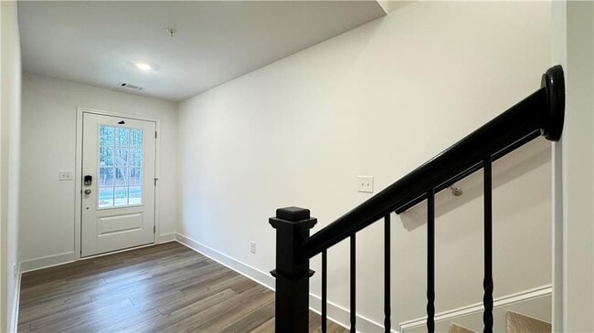 Photo - 811 Atkins Ln