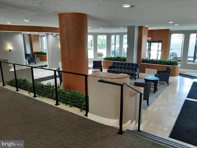 Building Photo - 2500 N Van Dorn St Unit 1118