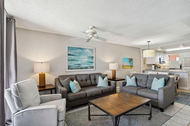 Building Photo - 633 W Beach Blvd Rental