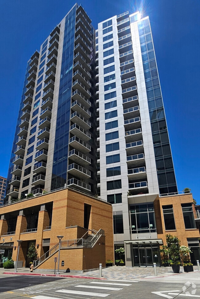 Building Photo - 10610 NE 9th Pl Rental