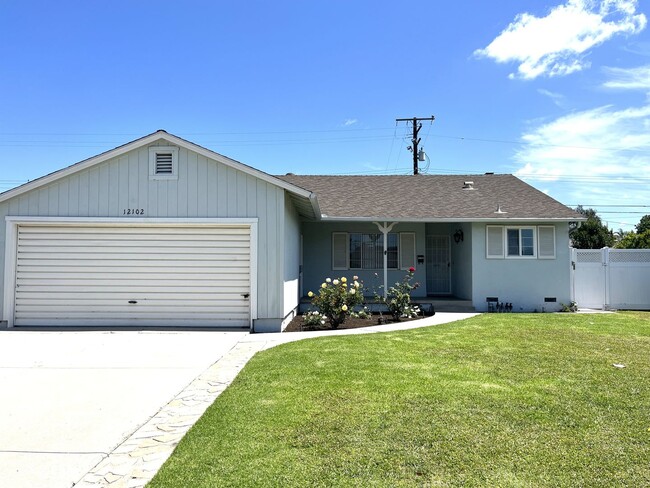 Building Photo - Charming Single Level 3-Bedroom 2-Bathroom Home With Hardwood Floors