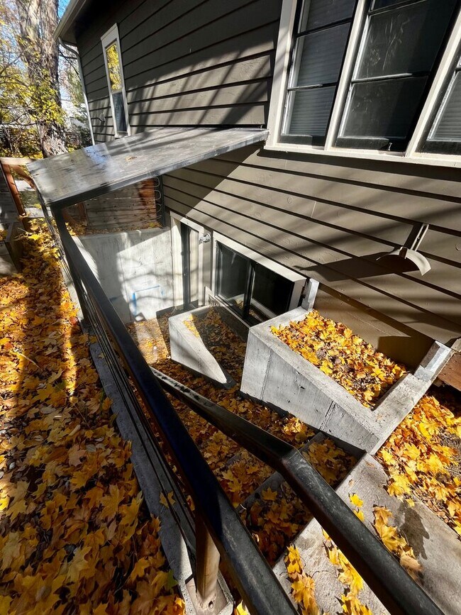 Photo - 607 W Babcock St Unidad Bottom Floor