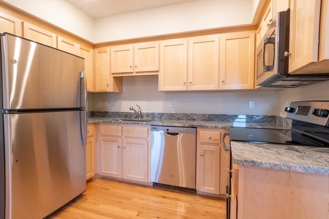 Photo - 80 N Meadows Rd Unidad 304