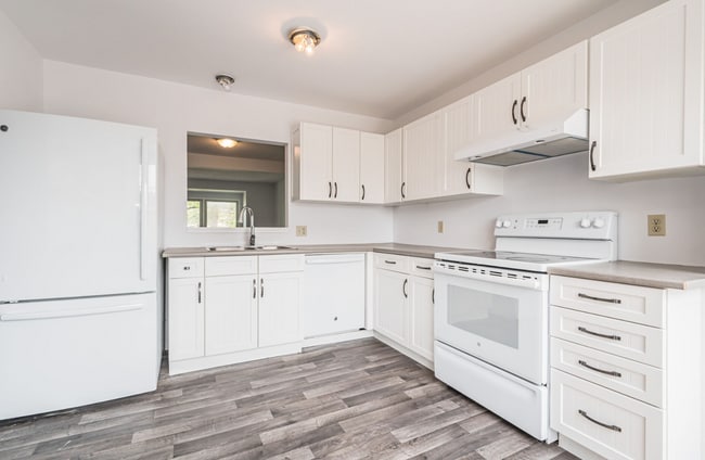 Photo - 250 Keats Way