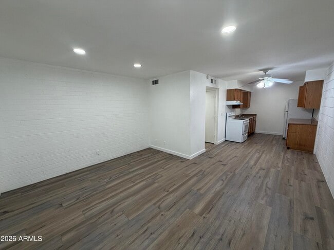 2030 W Cactus Rd Unit C