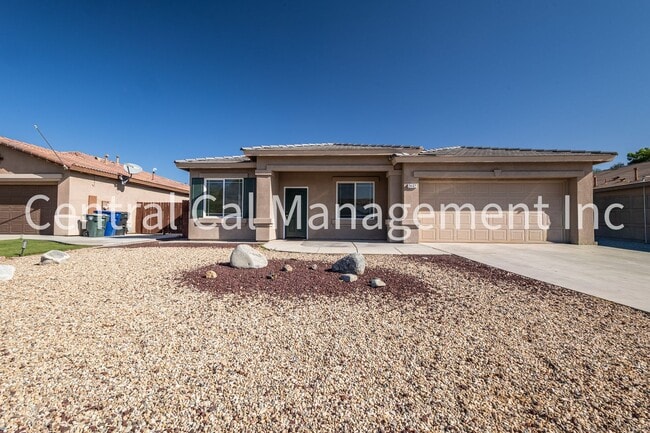 Building Photo - 4 Bedroom, 3 Bath Home in the Desired Southwest - $2595 per month!