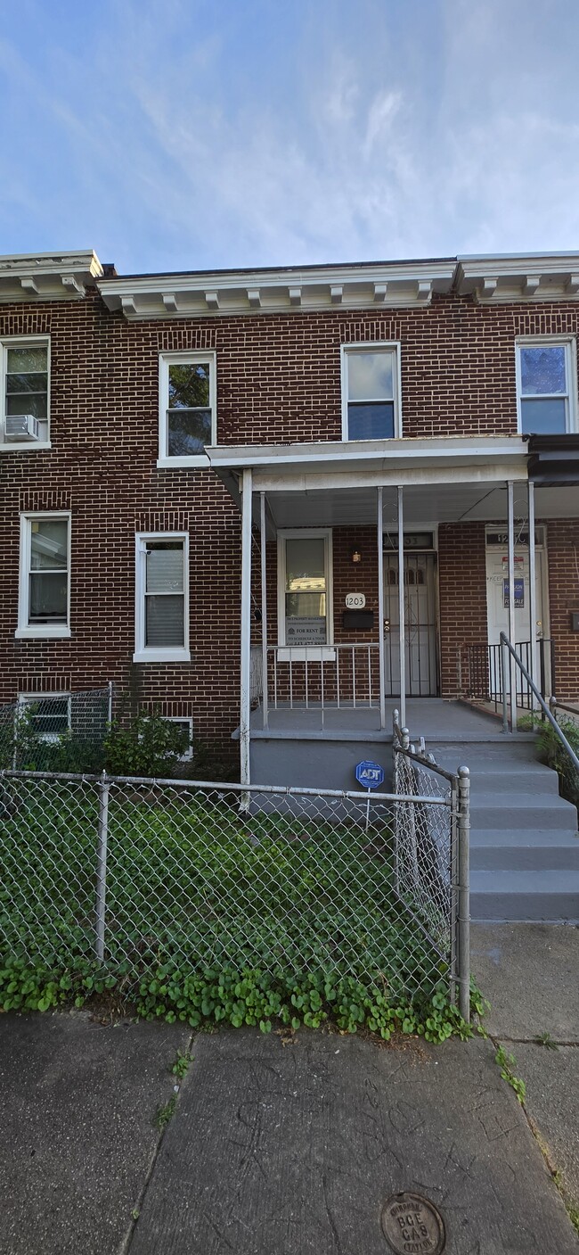 Building Photo - 1203 Darley Ave