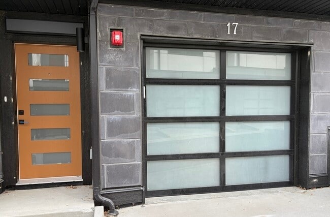 Building Photo - 1980 Upper Sundance Dr