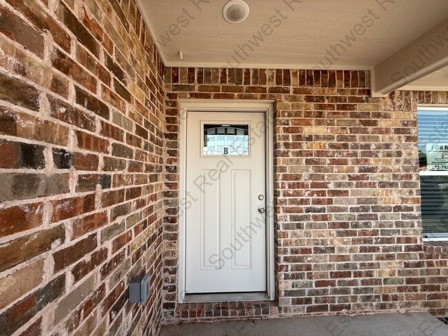 Building Photo - 2117 Bobwhite Ct Unit B Rental