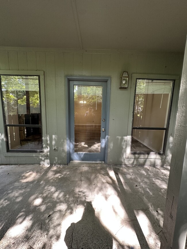 Building Photo - 1866 Tryon Dr Rental