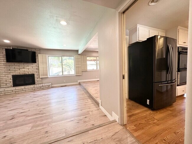 Photo - 5011 Jennings Way