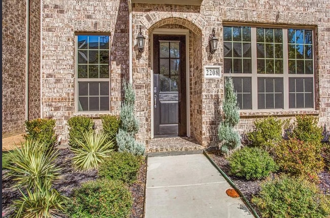Photo - 2208 Zenith Ave